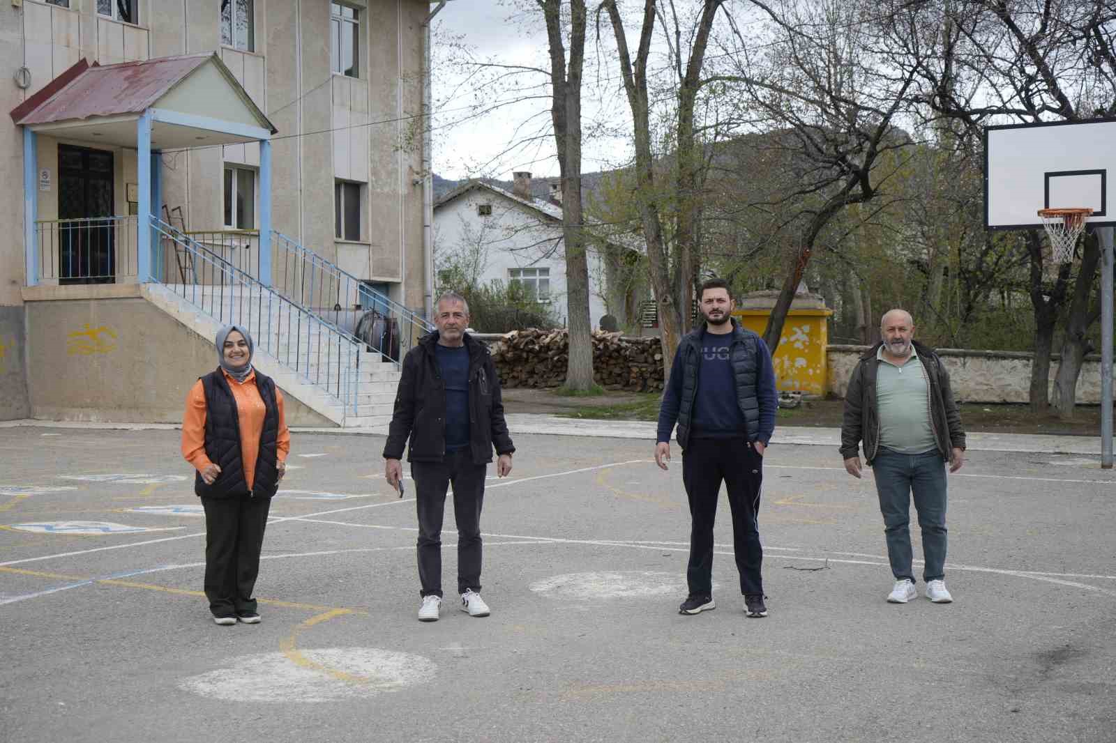 Gümüşhane’de ayılar yaylalardan sonra köyleri mesken edindi: Vatandaşlar tedirgin 8 gumushanede ayilar yaylalardan sonra koyleri mesken edindi vatandaslar tedirgin 4 caATpMEW