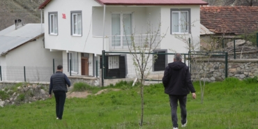 gumushanede-ayilar-yaylalardan-sonra-koyleri-mesken-edindi-vatandaslar-tedirgin-NXuYGpcx.jpg