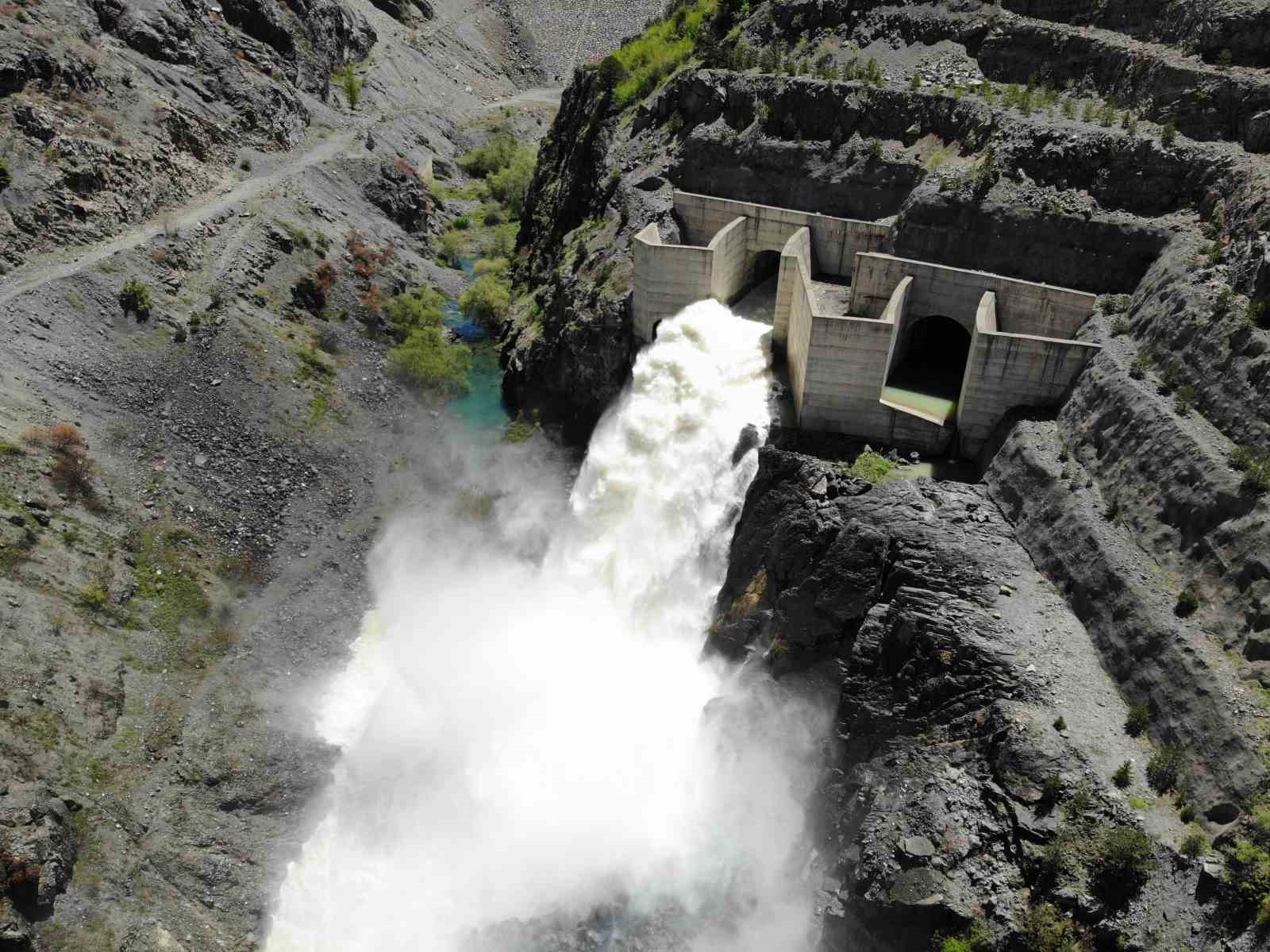 gumushanede barajlar doldu tonlarca su tahliye edilmeye baslandi 8 O6AcUqVB