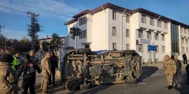 gumushanede-belediye-makam-araci-ile-jandarma-minibusu-carpisti-2-asker-yaralandi-qCi9Vqr4.jpg