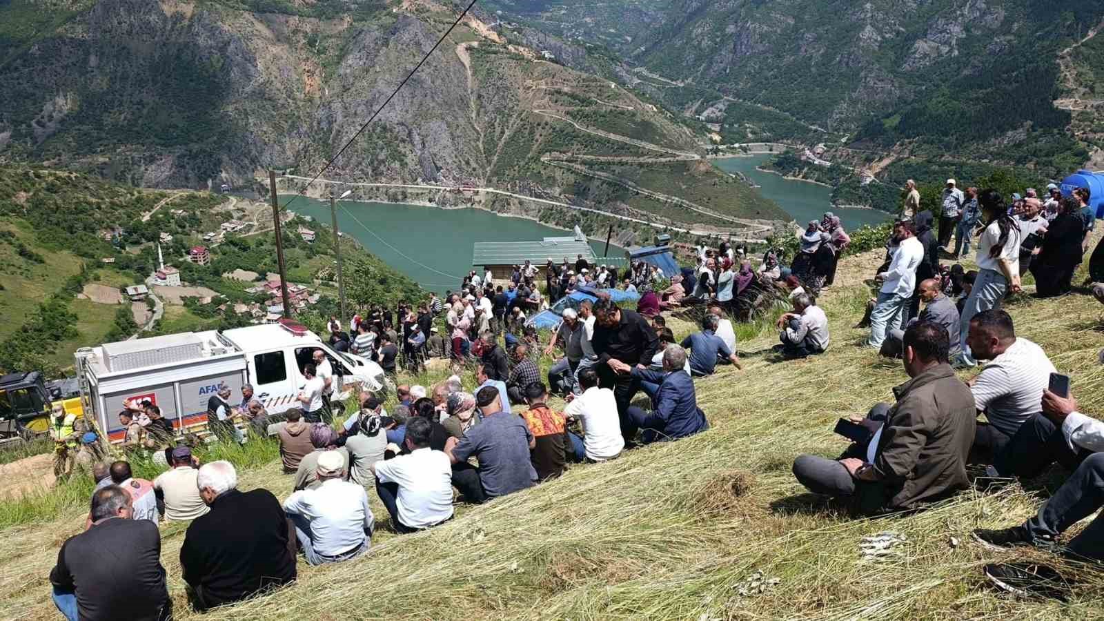 gumushanede beton mikseri 150 metrelik dik yamactan yuvarlandi 2 olu 1 yarali 3 ZBEDfBcz