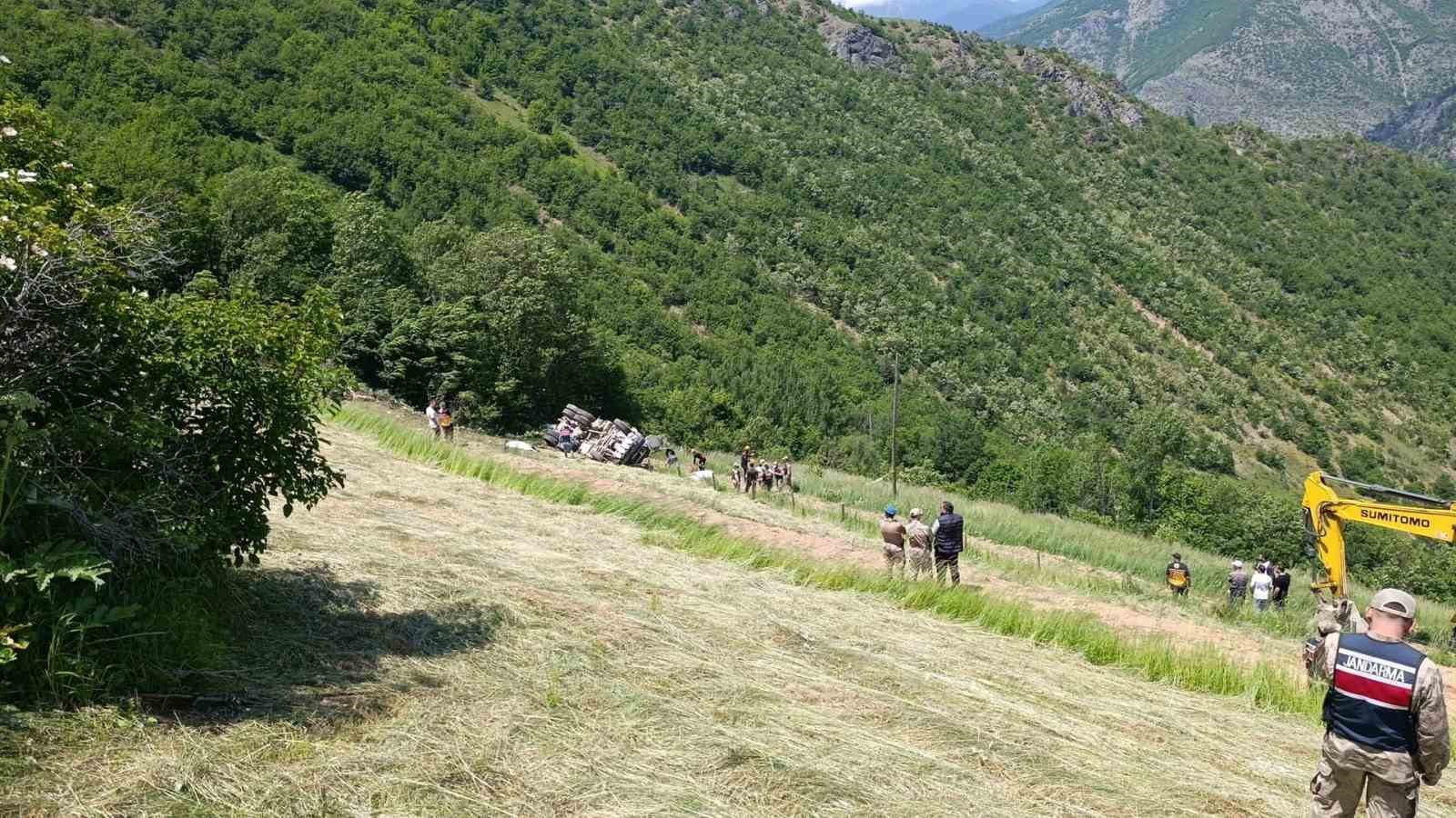 gumushanede beton mikseri 150 metrelik dik yamactan yuvarlandi 2 olu 1 yarali 4 UisSSO3X