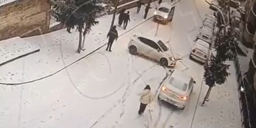 gumushanede-buzlu-yolda-yokus-asagi-kayan-araclar-kamerada-uAnDLsRv.jpg