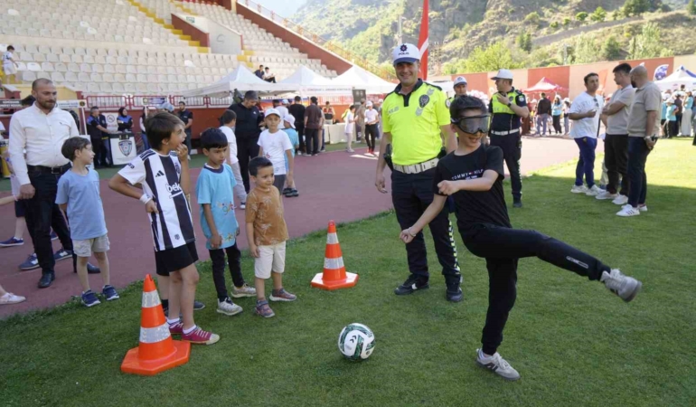 gumushanede-cocuklar-spor-senliginde-eglenceli-vakit-gecirdi-V8A2NaFH.jpg