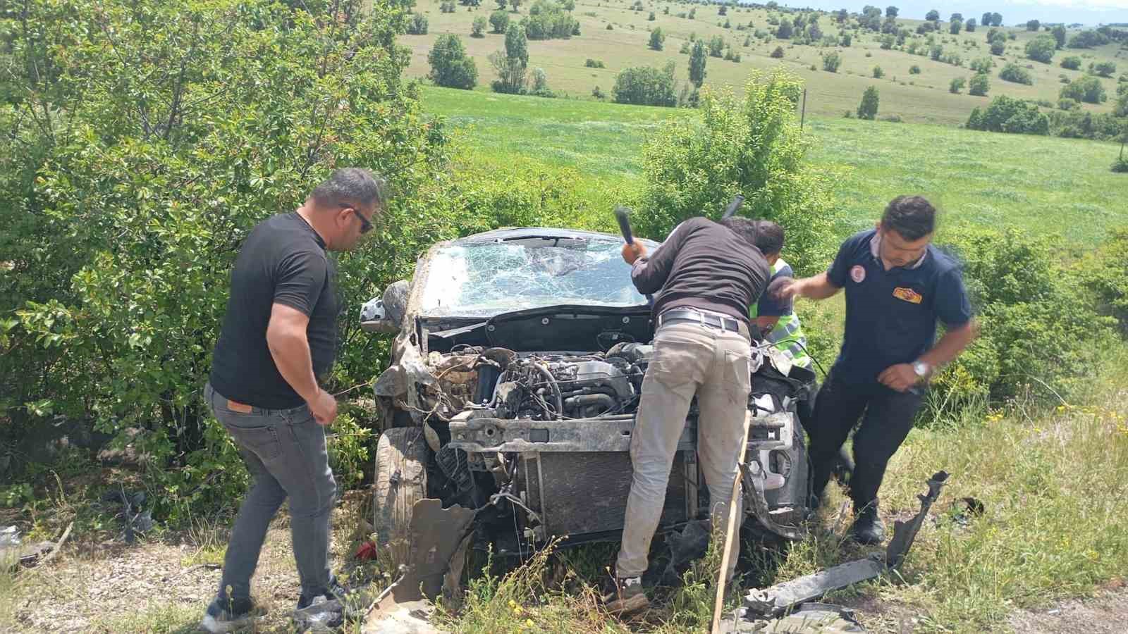 gumushanede hafif ticari arac sarampole devrildi 1 olu 2 yarali 1 J3sqiISe