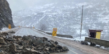 gumushanede-heyelan-karayolunu-kapatti-DXd26UEz.jpg