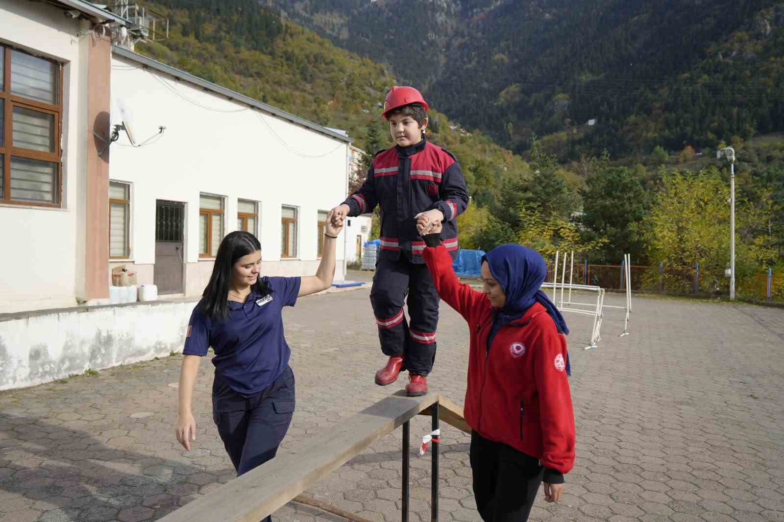 gumushanede itfaiyecilik egitimi temelden basliyor 2 4yFTtYkP