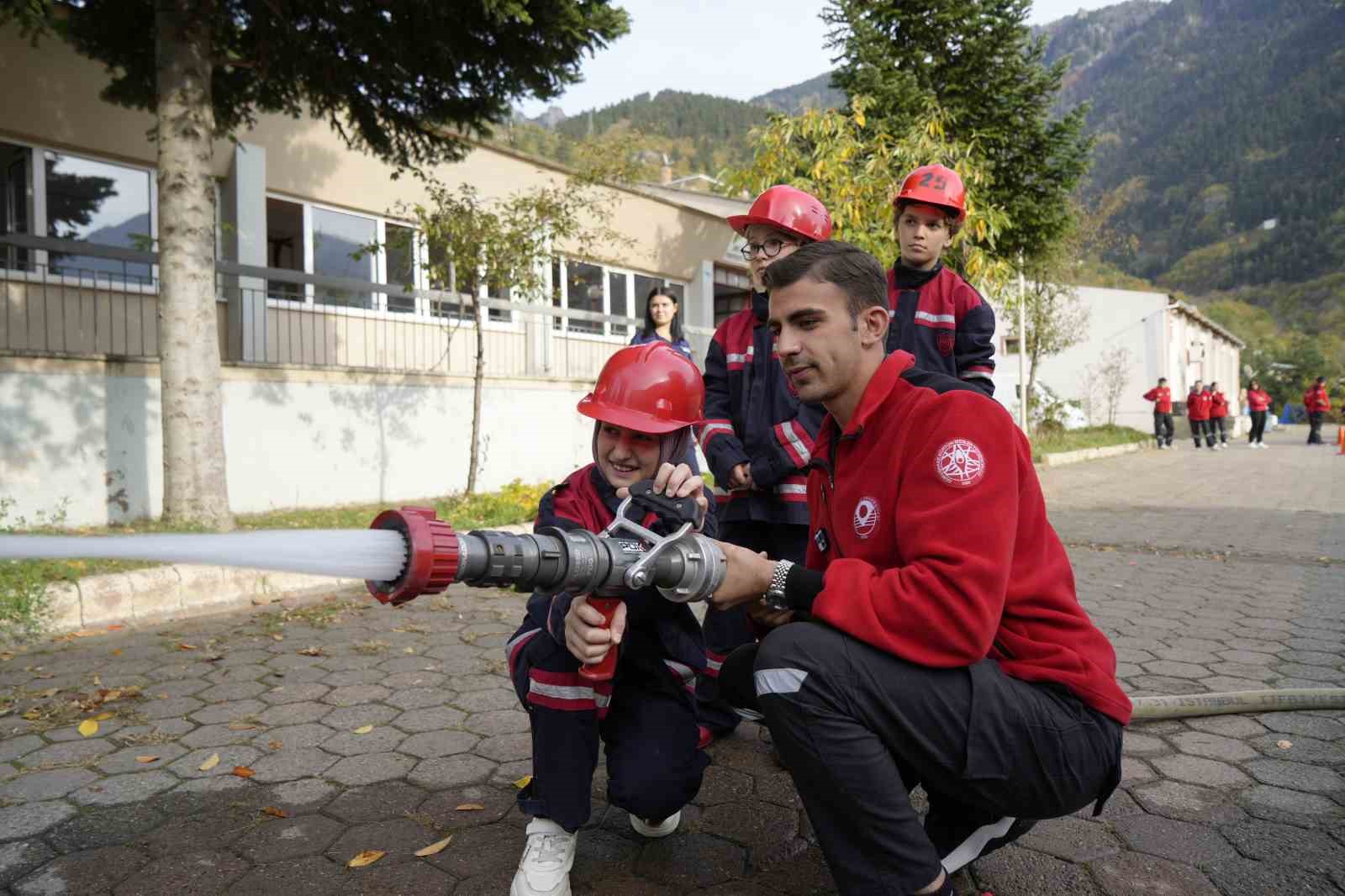 gumushanede itfaiyecilik egitimi temelden basliyor 6 ImO7Swvf