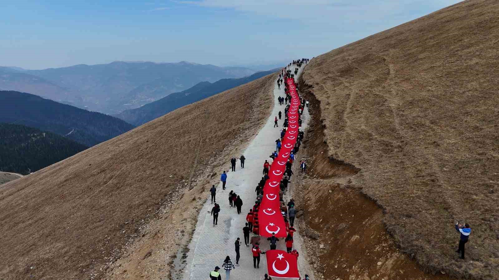 gumushanede kabaktepe sehitlerine vefa yuruyusu duzenlendi 11 2e8EdcPy