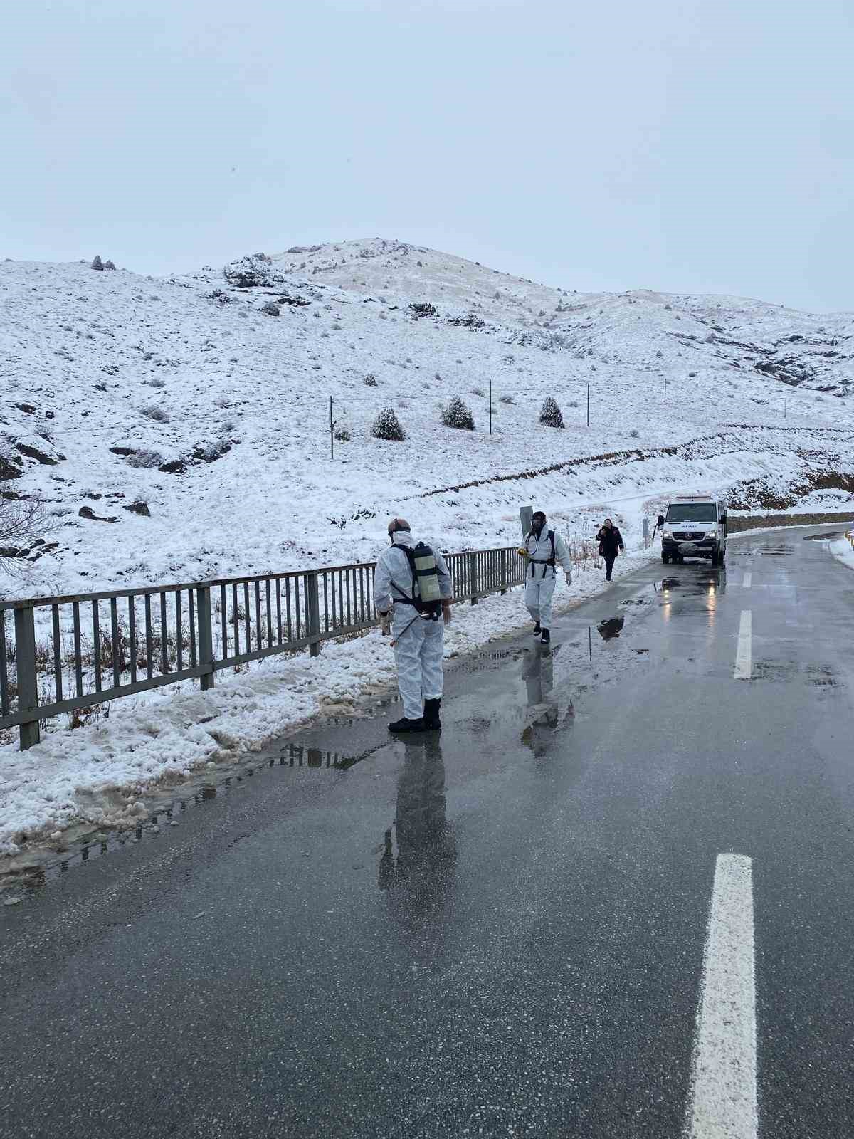Gümüşhane’de LPG yüklü tanker dere yatağına devrildi: 1 yaralı 7 gumushanede lpg yuklu tanker dere yatagina devrildi 1 yarali 3 T22e45sr