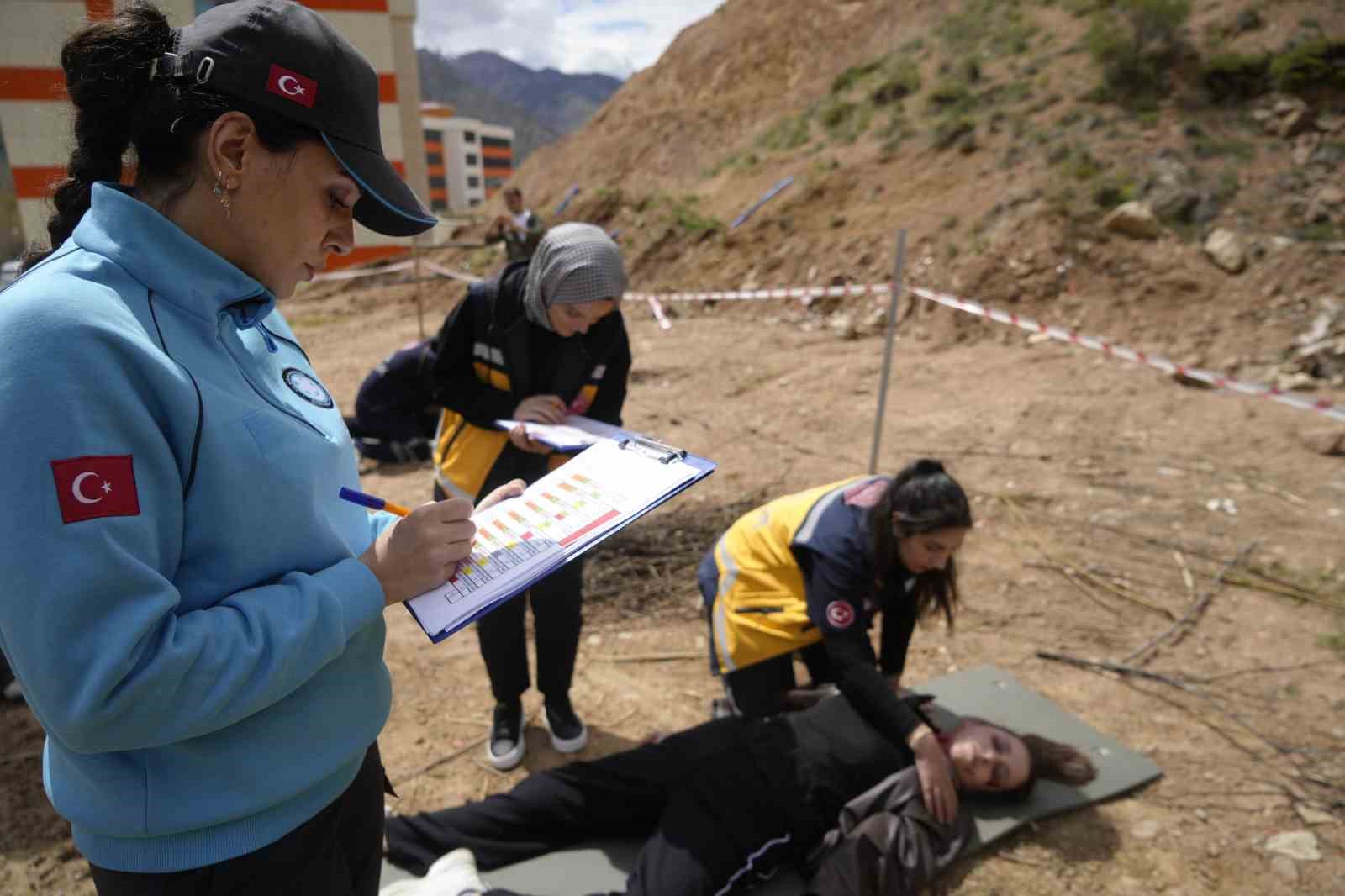 Gümüşhane’de üniversite öğrencileri afet tatbikatında yarıştı 7 gumushanede universite ogrencileri afet tatbikatinda yaristi 3