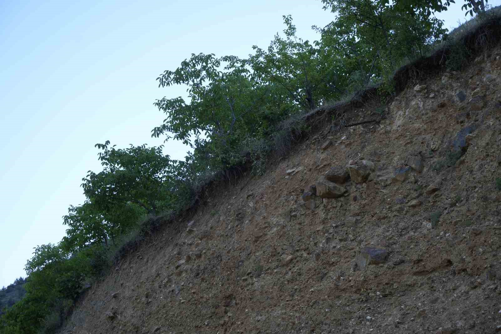 gumushanede vatandaslarin tapulu arazileri toprak kaymalari nedeniyle her gecen gun kuculuyor 1 9A4betFr