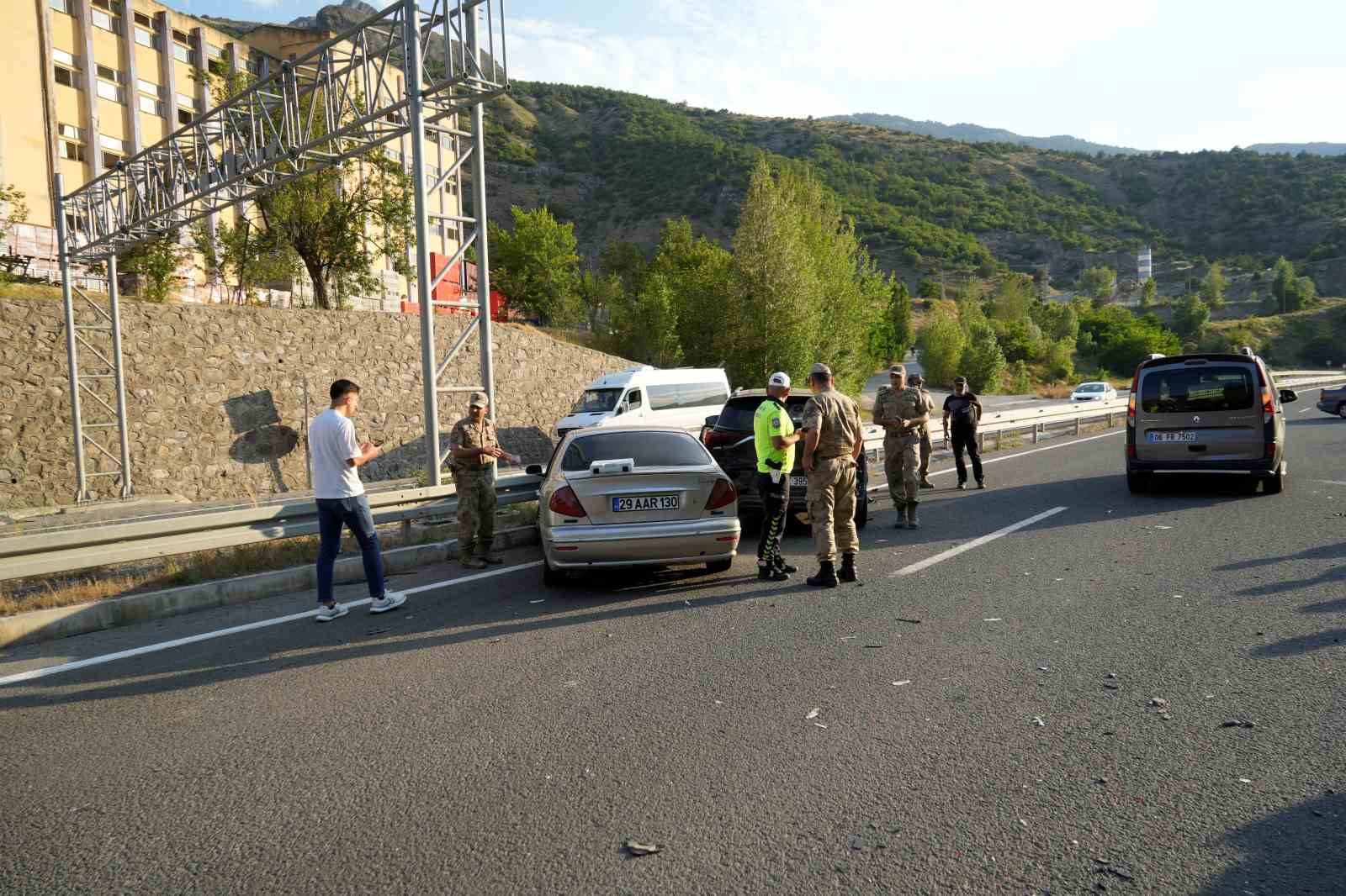 Gümüşhane’de zincirleme kaza: 1 yaralı 5 gumushanede zincirleme kaza 1 yarali 1 ALymGKki