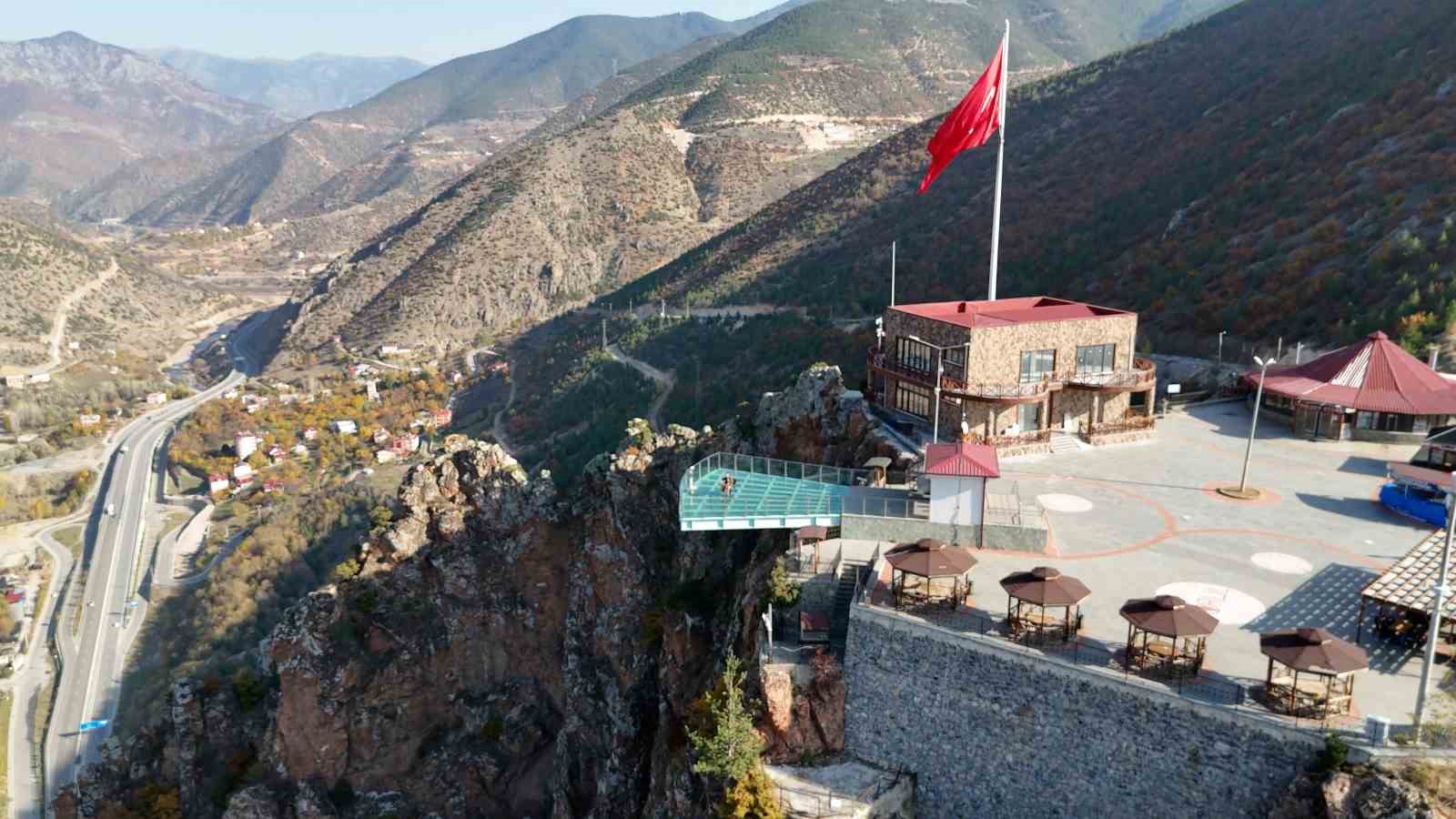 gumushaneli muzisyenden tarihi mekanlarda viyolonsel ile essiz performans 1 iwdf6TVi