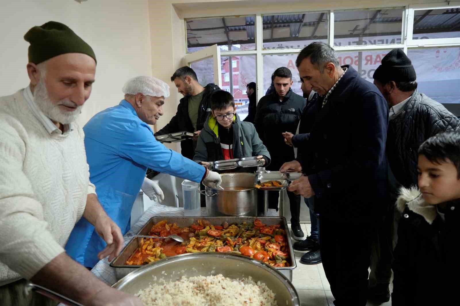 gumushanenin kirikli koyunde 22 yildir ucretsiz iftar veriliyor 0 gEVe2OYG