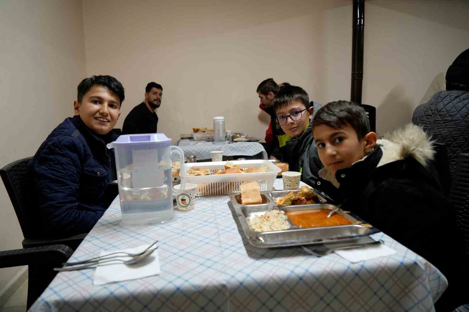 gumushanenin kirikli koyunde 22 yildir ucretsiz iftar veriliyor 1 ESIgMi7u