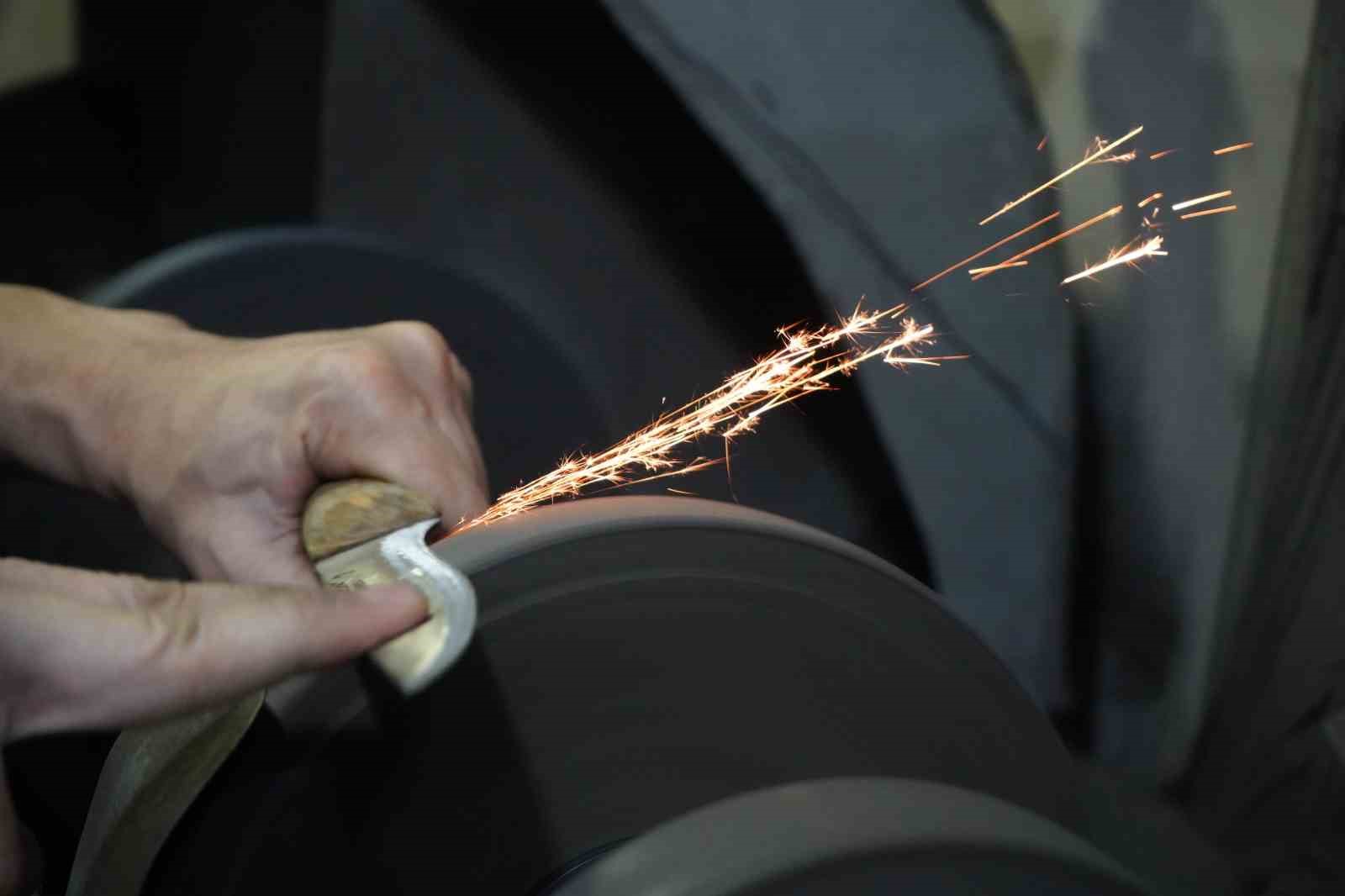 gunde 18 saat mesai yaparak sinirlari zorluyorlar 5