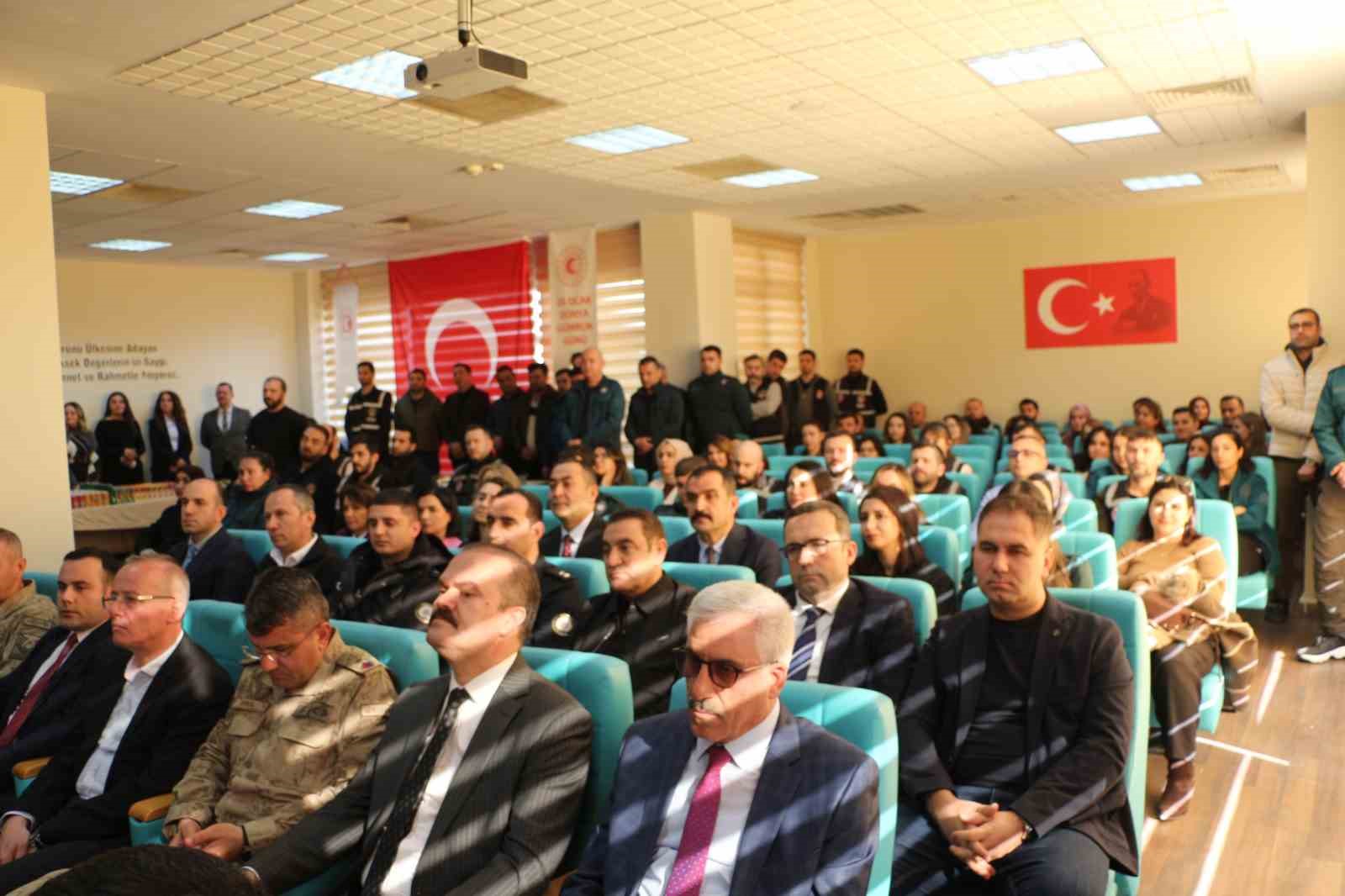 Günde yaklaşık 10 bin kişinin kullandığı Habur, Irak ile ticarette ana geçiş noktası olmayı sürdürüyor 6 gunde yaklasik 10 bin kisinin kullandigi habur irak ile ticarette ana gecis noktasi olmayi lO7MANay