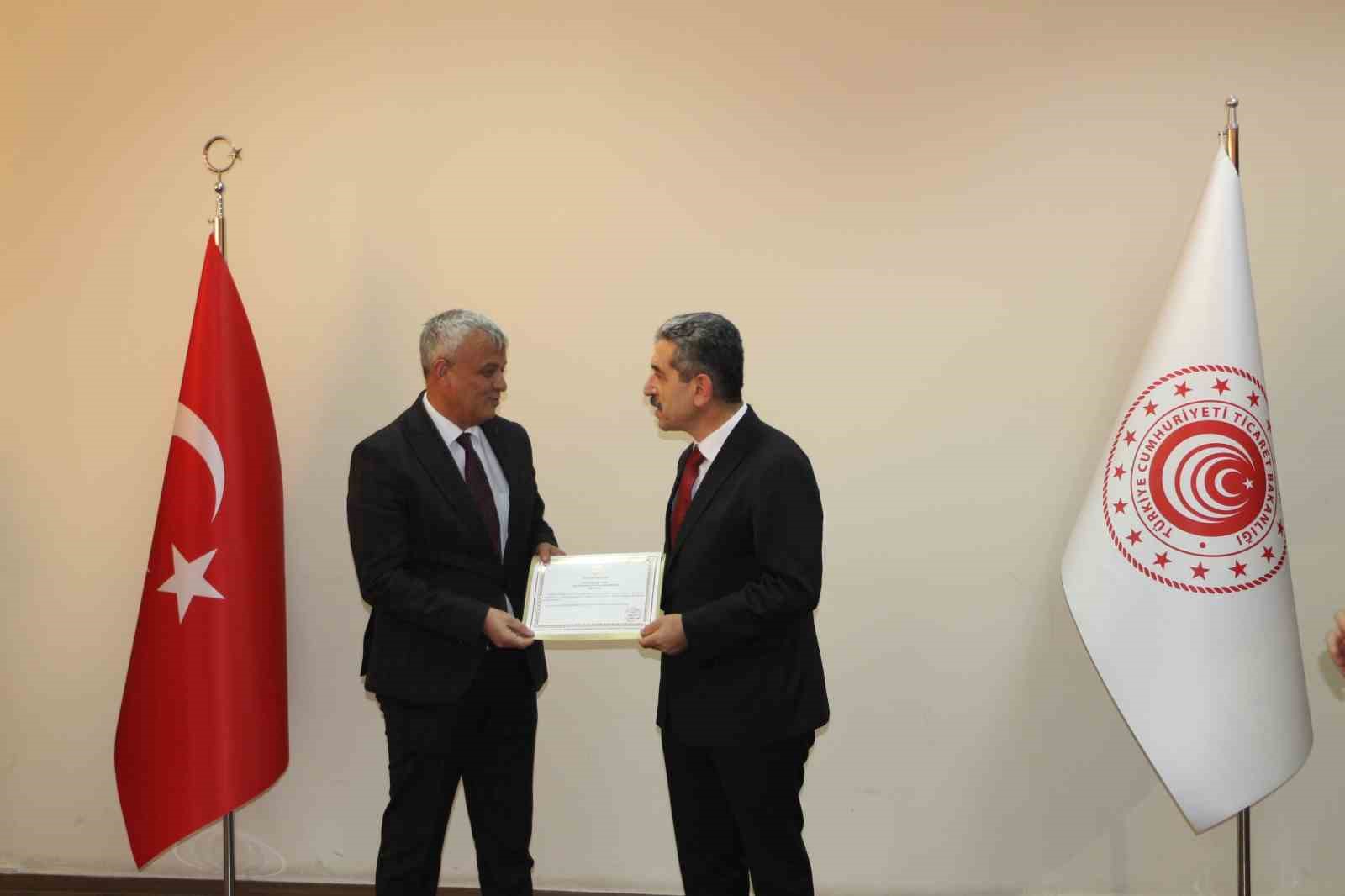 Günde yaklaşık 10 bin kişinin kullandığı Habur, Irak ile ticarette ana geçiş noktası olmayı sürdürüyor 8 gunde yaklasik 10 bin kisinin kullandigi habur irak ile ticarette ana gecis noktasi olmayi ztcBXdNB