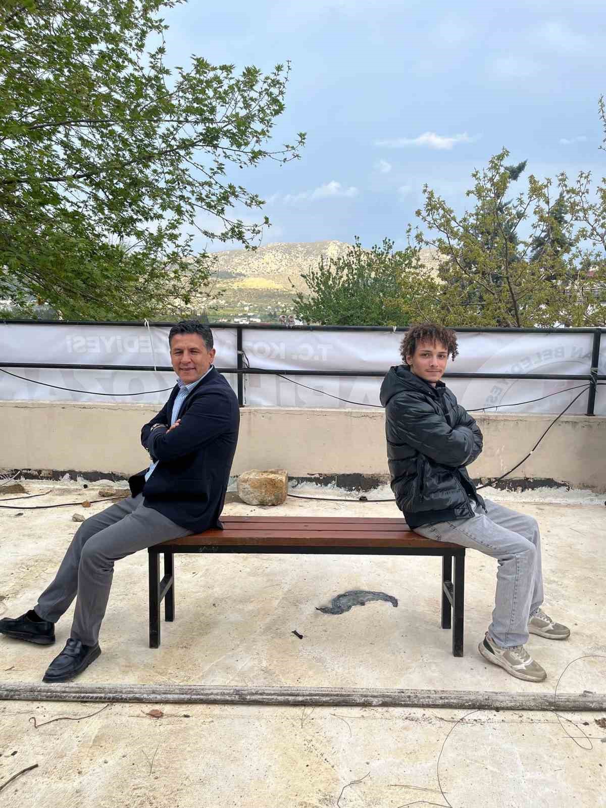 gundem olan bankta baskan ve genc bulustu 5 aLUPr88v