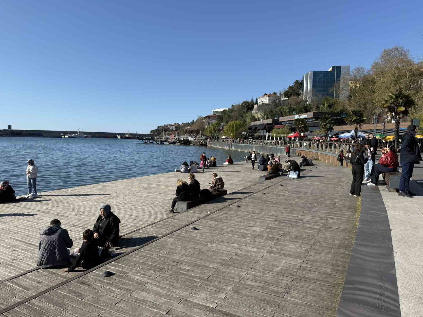 Güneş yüzünü gösterdi, Zonguldak’ta sahil şeridi hareketlendi 4 gunes yuzunu gosterdi zonguldakta sahil seridi hareketlendi 0 kliPIelg