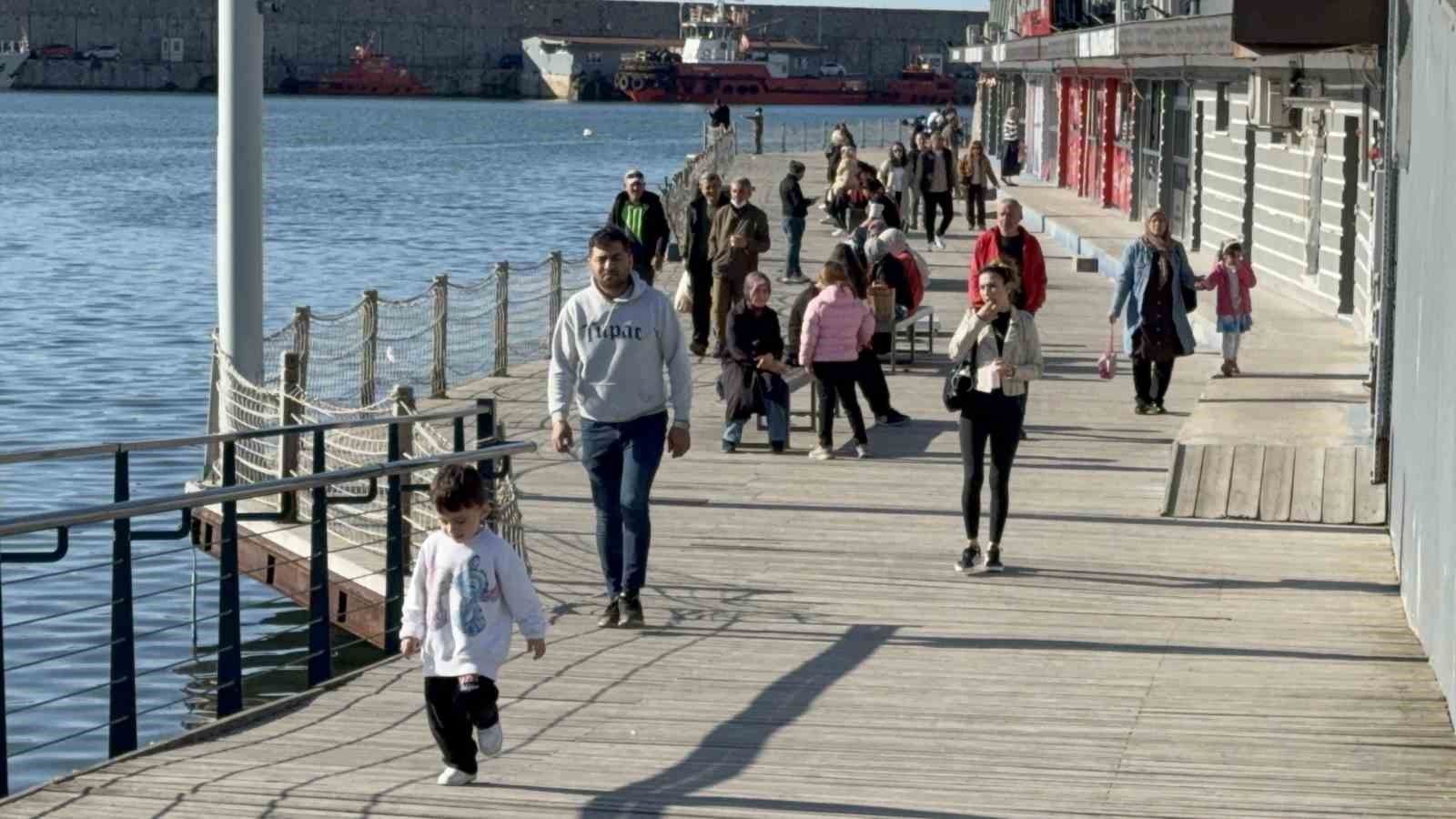 Güneş yüzünü gösterdi, Zonguldak’ta sahil şeridi hareketlendi 6 gunes yuzunu gosterdi zonguldakta sahil seridi hareketlendi 2 U3ErvIS5