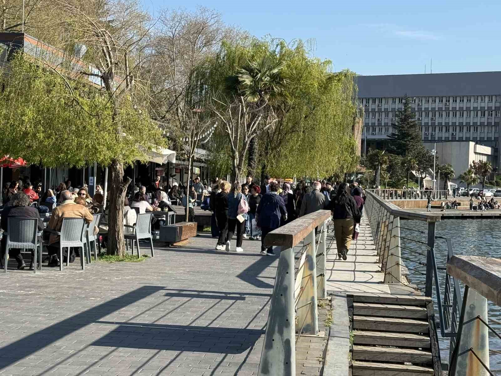 Güneş yüzünü gösterdi, Zonguldak’ta sahil şeridi hareketlendi 7 gunes yuzunu gosterdi zonguldakta sahil seridi hareketlendi 3 5UeNHDTb