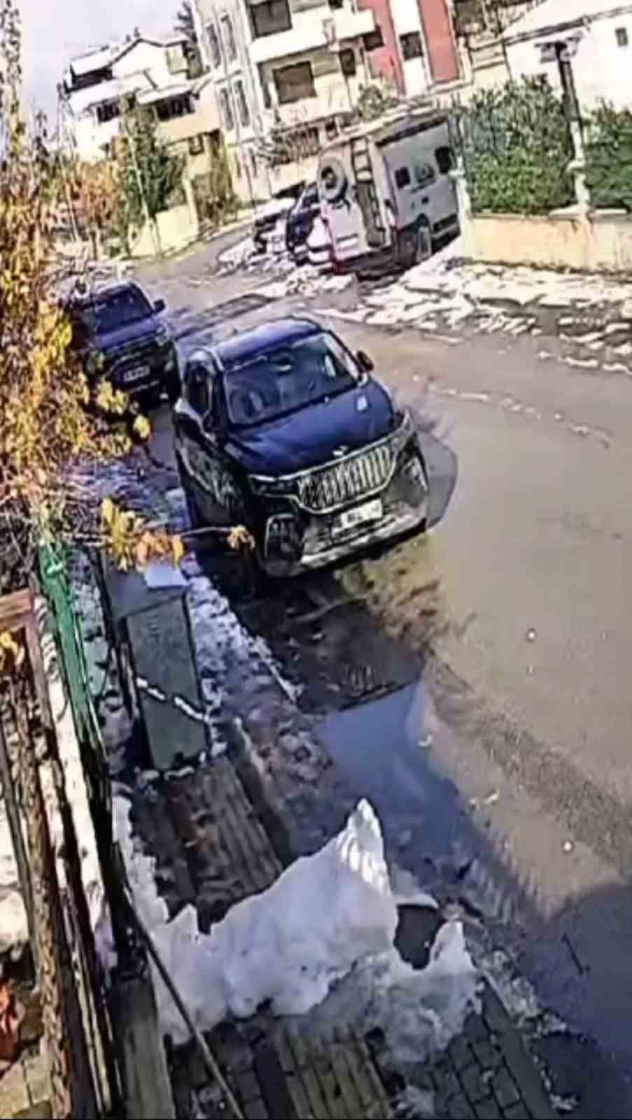 gunesi goren kardan adam eriyip kaldirimda devrildi 1