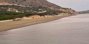 gunesin-en-son-battigi-yere-10-bin-kisilik-plaj-yapildi-kd6462py.jpg
