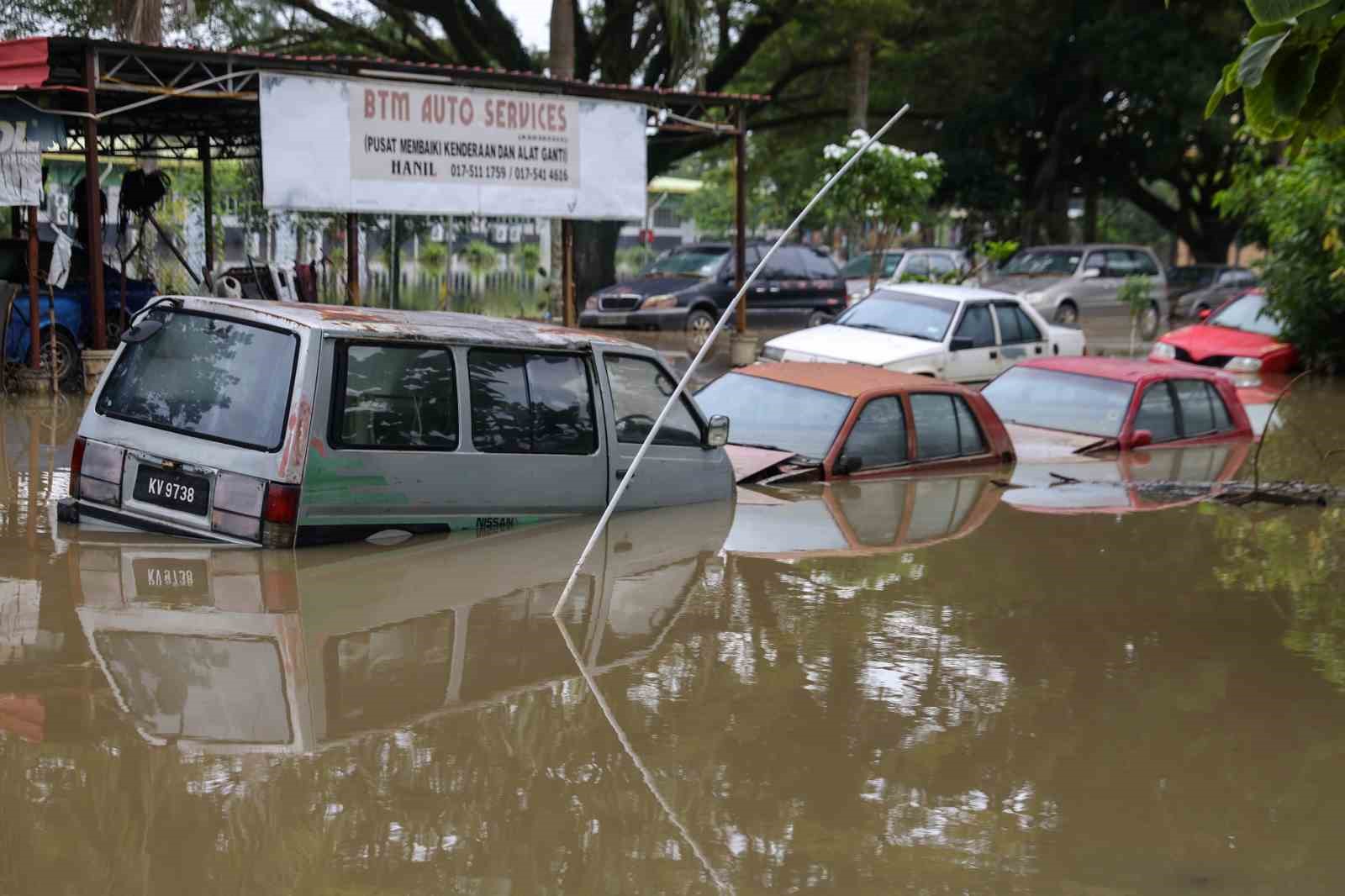 guney asyadaki sel ve toprak kaymalarinda olu sayisi 295e yukseldi 8 4ChCFcnm