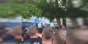 guney-kibristaki-rumlardan-sinir-kapisinda-provokasyon-NOgjbp1m.jpg