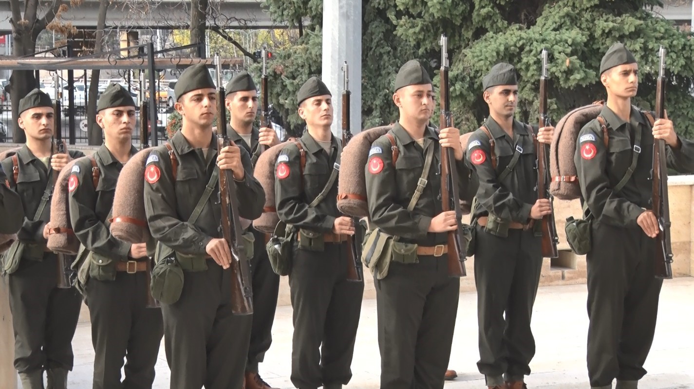 guney kore cumhuriyeti cumhurbaskani myungdan kore gazilerine yakin ilgi 11 atOjPN6D