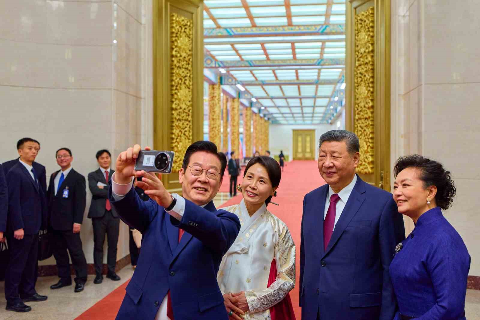 guney kore devlet baskani lee cinli mevkidasi xi ile selfie cekti 1
