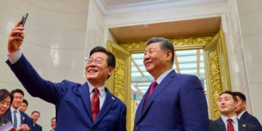 guney-kore-devlet-baskani-lee-cinli-mevkidasi-xi-ile-selfie-cekti-kKQl2Pbr.jpg