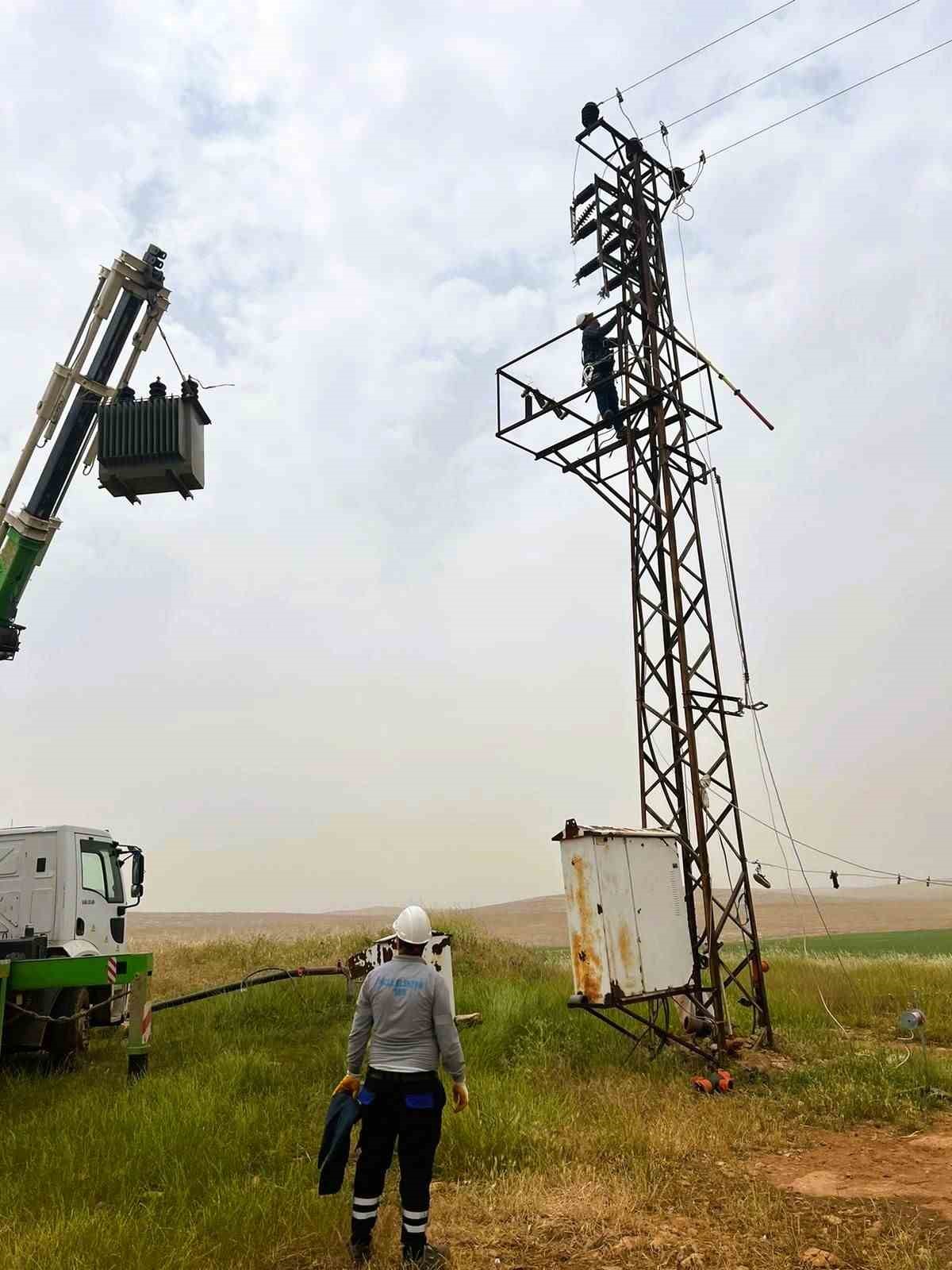 Güneydoğu’da kaçak elektrikle tarımsal sulama enerji arzını tehdit ediyor 4 guneydoguda kacak elektrikle tarimsal sulama enerji arzini tehdit ediyor 0 Nn44Pl2E