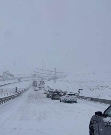 guneydoguda-kar-esareti-mardin-ve-diyarbakir-beyaza-burundu-yollar-kapandi-VZuLQwwn.jpg