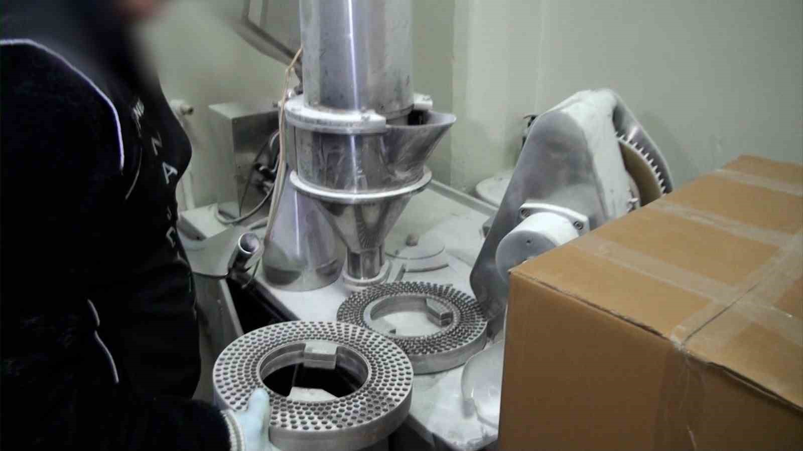 gungoren ve zeytinburnunda 517 kilogram uyusturucu ele gecirildi 2 OujXEZbp