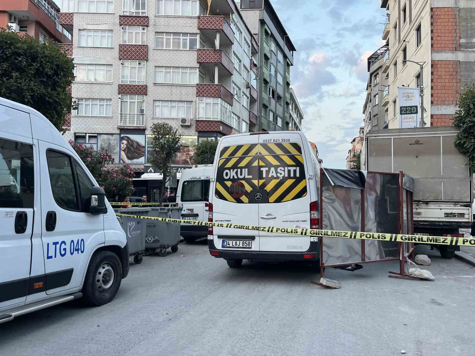 gungorende servis aracinin altinda kalan yasli adam hayatini kaybetti 0