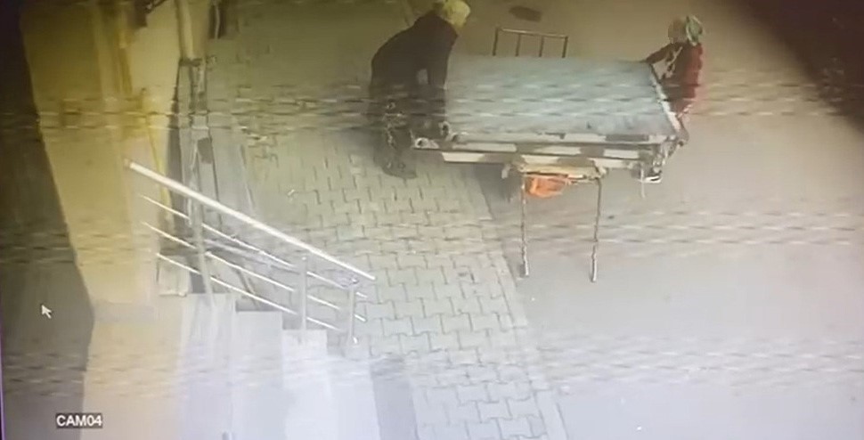gupegunduz hirsizlik iki kadin dev panelleri cekceke yukleyip goturdu 0 7tFyMnqp