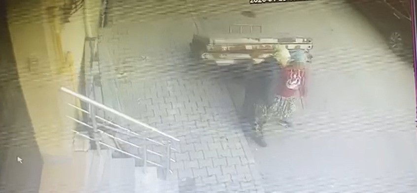gupegunduz hirsizlik iki kadin dev panelleri cekceke yukleyip goturdu 1 3qIf955r
