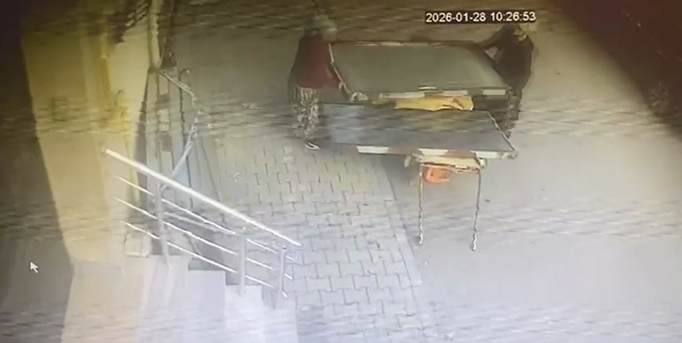 gupegunduz hirsizlik iki kadin dev panelleri cekceke yukleyip goturdu 2 AaMDiafF