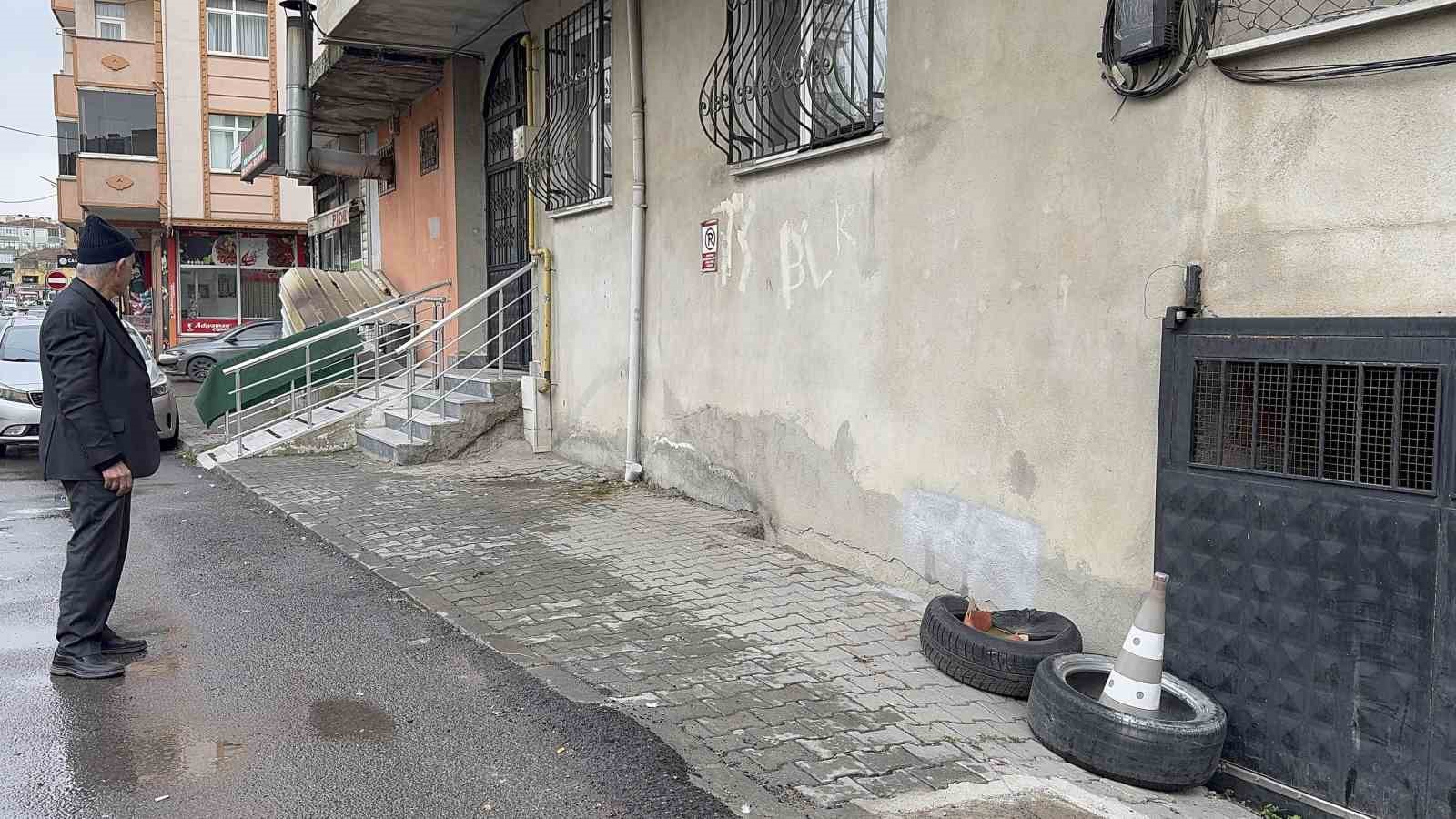 gupegunduz hirsizlik iki kadin dev panelleri cekceke yukleyip goturdu 4 iwzJfWzn