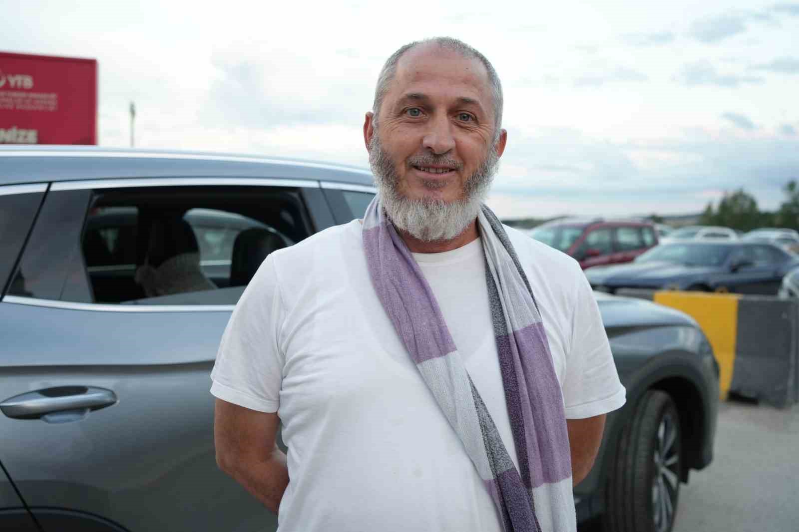 gurbetciler sicak havaya ragmen kapikuleden ana vatana akin ediyor 2 hfrudVLk