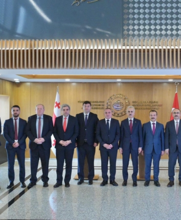 gurcistan-altyapi-bakani-sokhadzeden-bakan-uralogluna-bassagligi-3KLzR5fZ.jpg