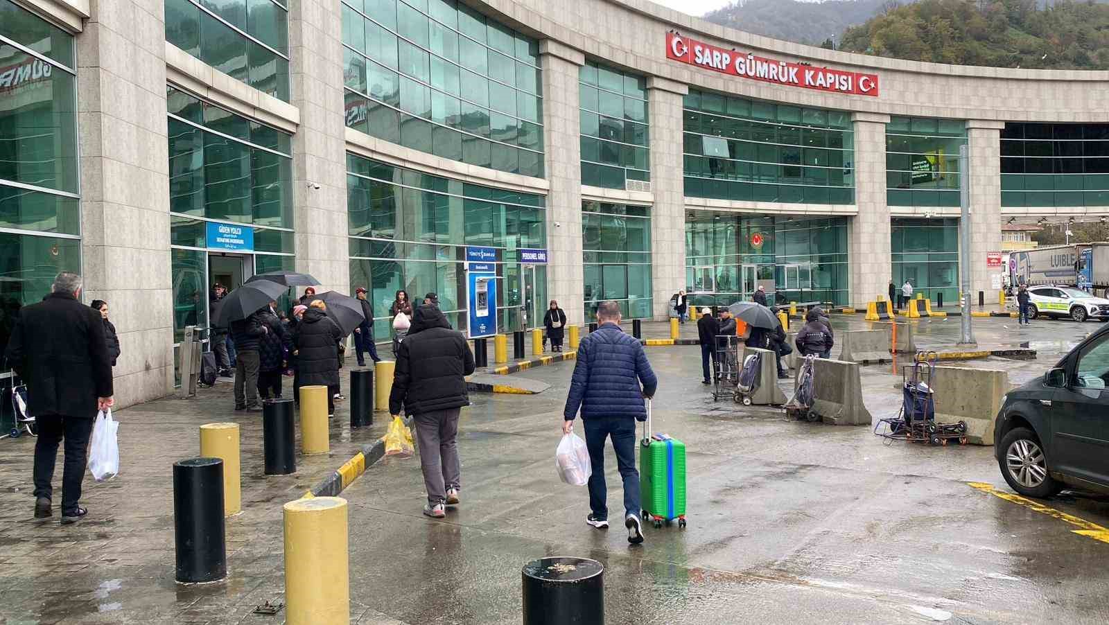 gurcistana gidebilmek icin sadece kimlik ve pasaport artik yeterli olmayacak 3 8qKAi7ln