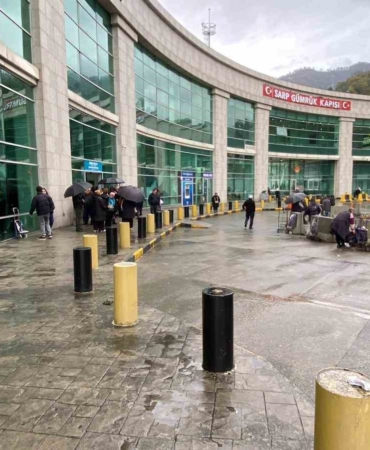 gurcistana-gidebilmek-icin-sadece-kimlik-ve-pasaport-artik-yeterli-olmayacak-Mt2lX1A7.jpg