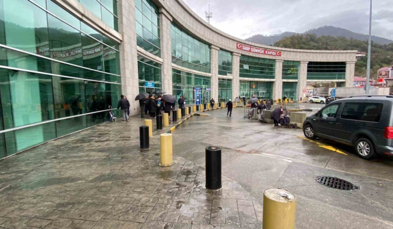 gurcistana-gidebilmek-icin-sadece-kimlik-ve-pasaport-artik-yeterli-olmayacak-Mt2lX1A7.jpg