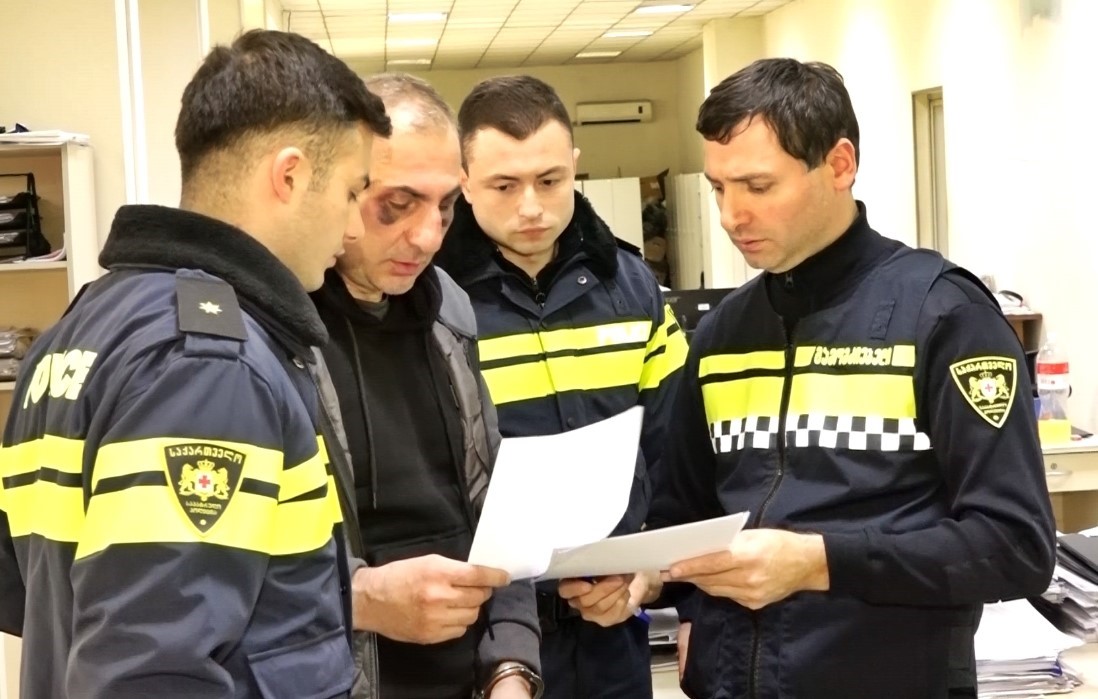 Gürcistan’da muhalefet lideri Elisaşvili, mahkeme binasını kundaklama girişiminden gözaltına alındı 4 gurcistanda muhalefet lideri elisasvili mahkeme binasini kundaklama girisiminden gozaltina alindi 0 BEQ4KGQg