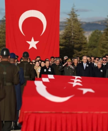gurcistandaki-ucak-kazasinda-sehit-olan-20-asker-icin-toren-duzenlendi-75iLybRN.jpg