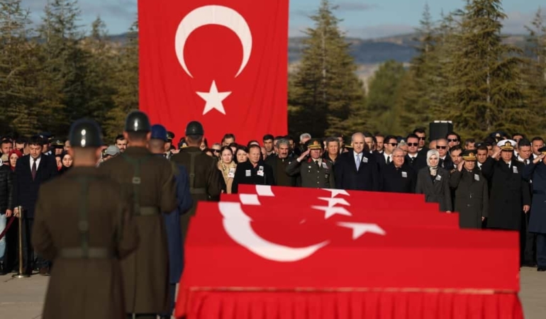 gurcistandaki-ucak-kazasinda-sehit-olan-20-asker-icin-toren-duzenlendi-75iLybRN.jpg